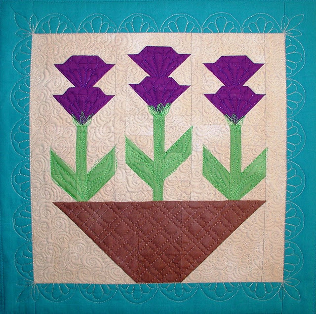 How to quilt a flower quilt block